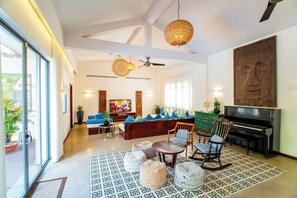 Villa, piscine privée, vue sur le jardin | Aire de séjour