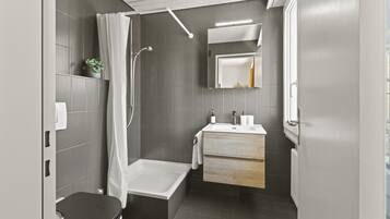 Hårføner og håndklær