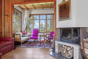 Fireplace, books, stereo