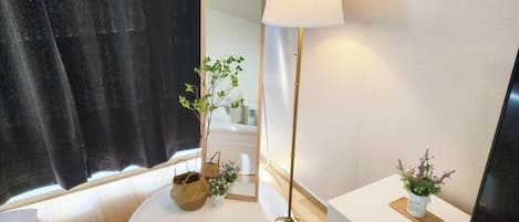 1 habitación, tabla de planchar con plancha, wifi gratis y ropa de cama