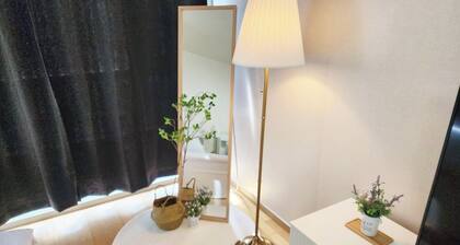 "Cozy 1-bedroom apartment in excellent Seoul with WiFi, AC"