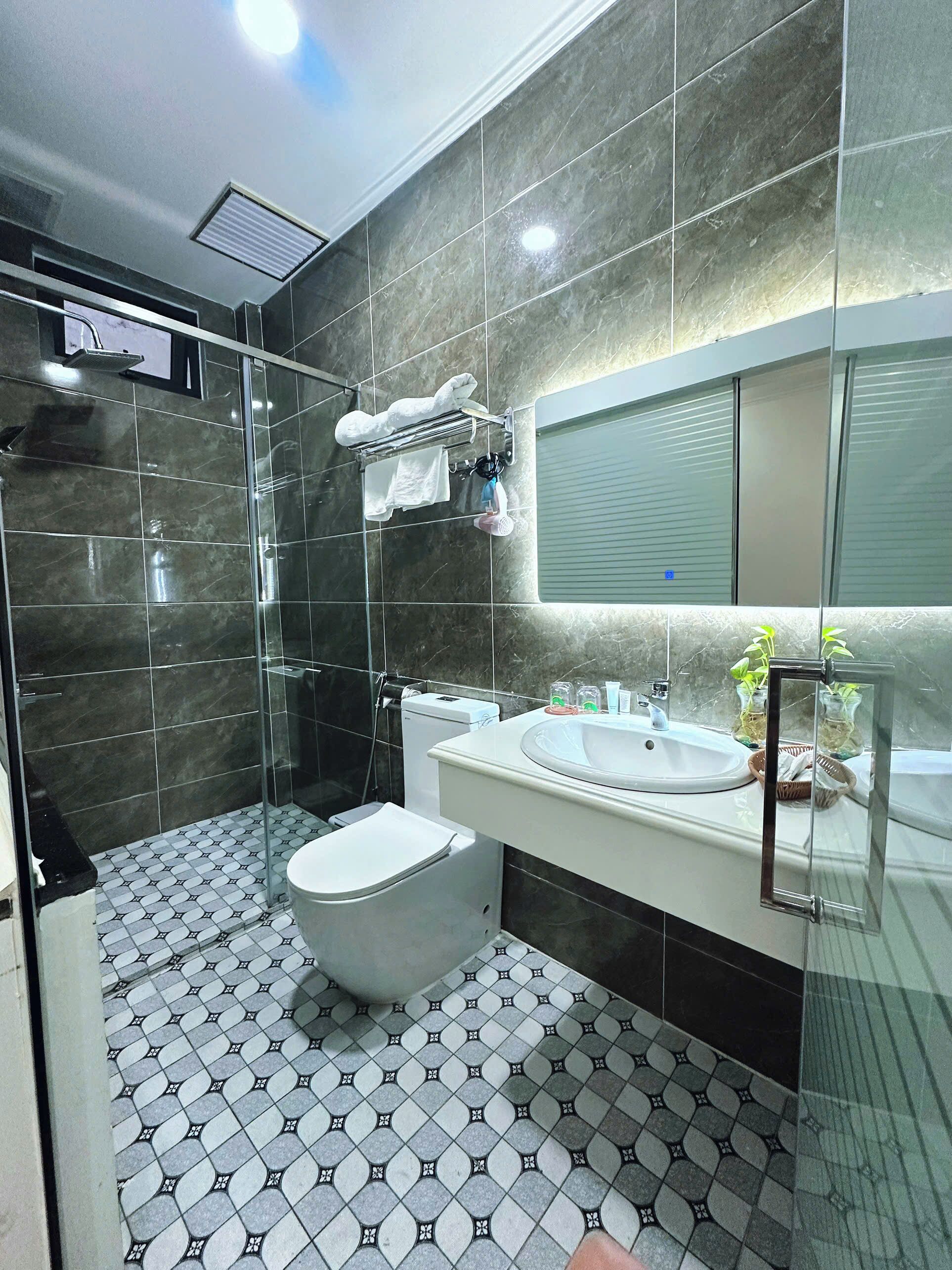 Standard Double Room, 1 King Bed | Bathroom