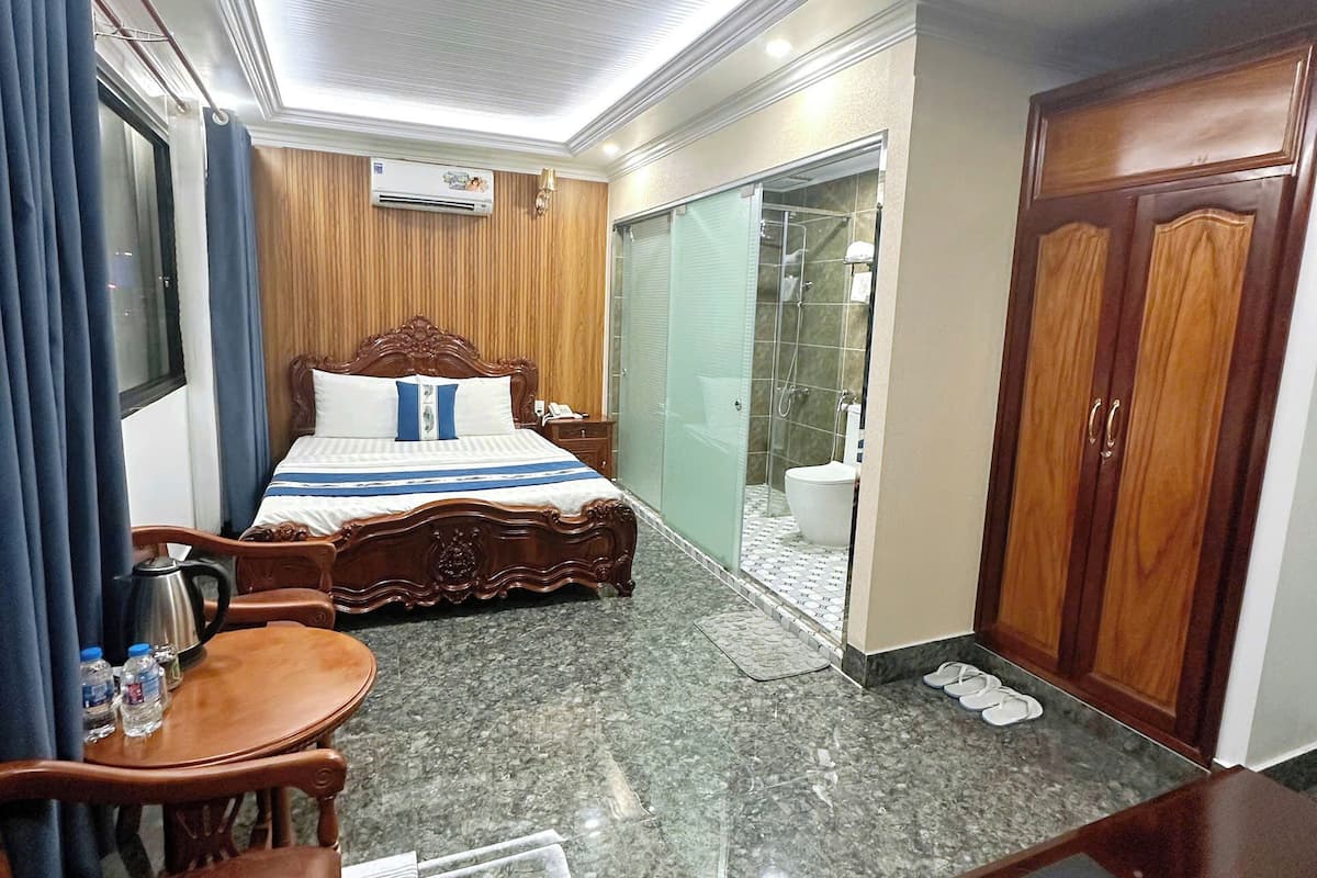 Deluxe Double Room, 1 King Bed, City View | Egyptian cotton sheets, premium bedding, minibar, free WiFi