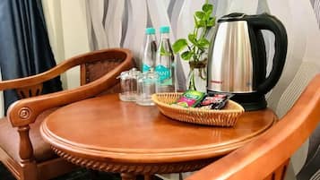 Habitación doble estándar, 1 cama King size | Sábanas de algodón egipcio, ropa de cama de alta calidad y minibar