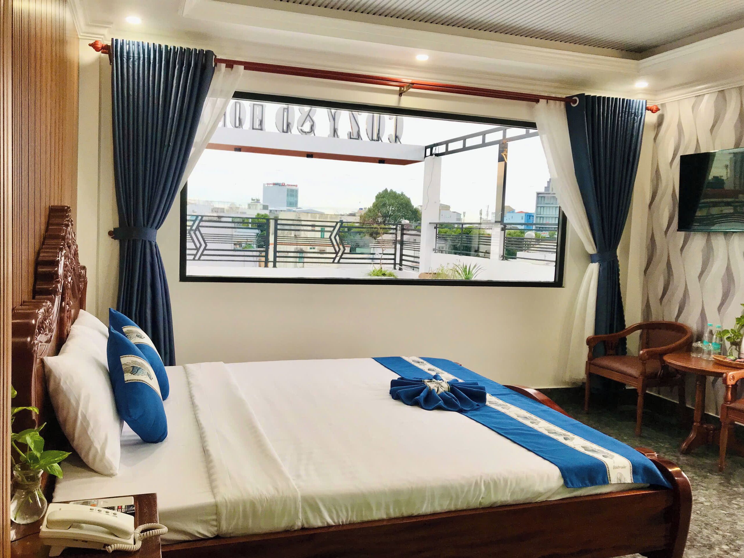 Panoramic Double Room, 1 King Bed, City View | Egyptian cotton sheets, premium bedding, memory-foam beds, minibar