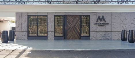 المنشأة من الخارج