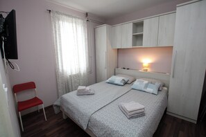 1 bedroom, iron/ironing board, free WiFi, bed sheets