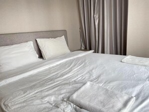 Classic Apartment, Balcony, City View | Free WiFi - Comfy condo near BTS Asoke (Bangkok)