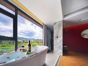Luxury-Suite, Badewanne, Bergblick