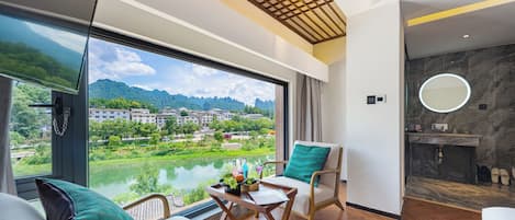 Camera Superior, 1 letto king, vista montagna | 1 camera, con stile personalizzato, postazione laptop, tende oscuranti