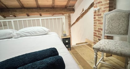 "La casa di Giada" guesthouse 1.5 km from the Imola highway exit.