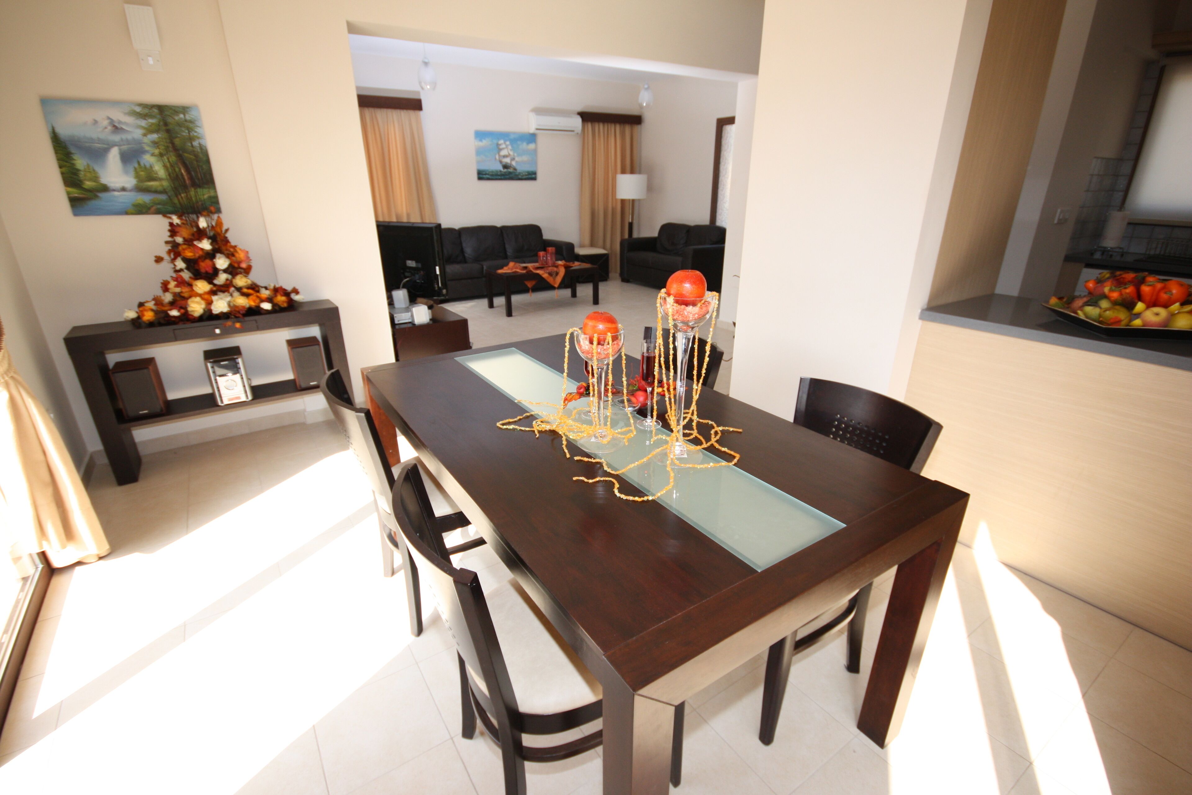 Villa, 2 Bedrooms, Private Pool, Garden View | Dining room