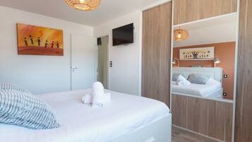 3 bedrooms, desk, iron/ironing board, free WiFi