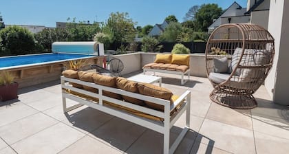 Belle Villa familiale, piscine chauffée, à 10min des plages par Groom*