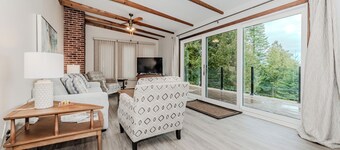 By the Bay: Cozy Waterfront Retreat