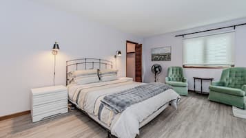 3 habitaciones, tabla de planchar con plancha y cuna de viaje