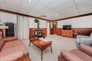 Smart TV, fireplace, video games