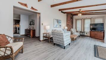 Smart-tv, eldstad och tv-spel