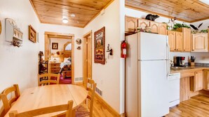 Condo, 1 King Bed with Sofa bed (Apartment) | Private kitchen - Apartment (Estes Park)