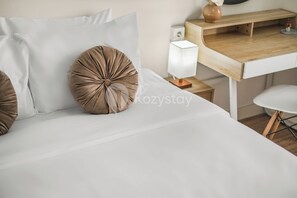 Appartement, 3 slaapkamers, uitzicht op de stad | Een laptopwerkplek, een strijkplank/strijkijzer, gratis wifi