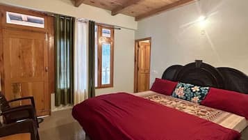 Deluxe Double Room | Free WiFi, bed sheets