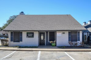 Exterior - The Chandler 421 I Spacious 1 Bed 1 Bath (Grand Prairie)