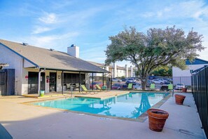 Pool - The Chandler 426 I Spacious 1 Bed 1 Bath (Grand Prairie)