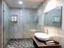 Dusche, Handtücher, Seife, Shampoo