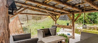 Charming renovated 2 bedroom house sleeps 5