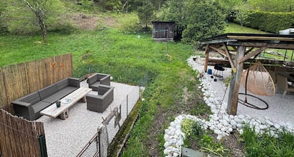 Charming renovated 2 bedroom house sleeps 5