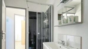 Bathroom - Bright cottage in Swiss Normandy, pets allowed (Saint-Pierre-du-Regard)