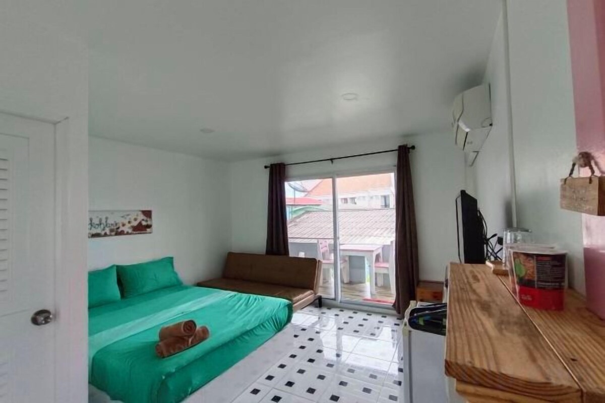 Desk, free WiFi, bed sheets