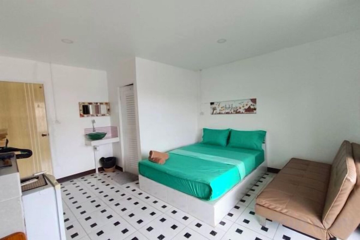 Desk, WiFi (free), bed sheets