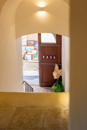 Interior detail - Donna Veneranda (Vieste)