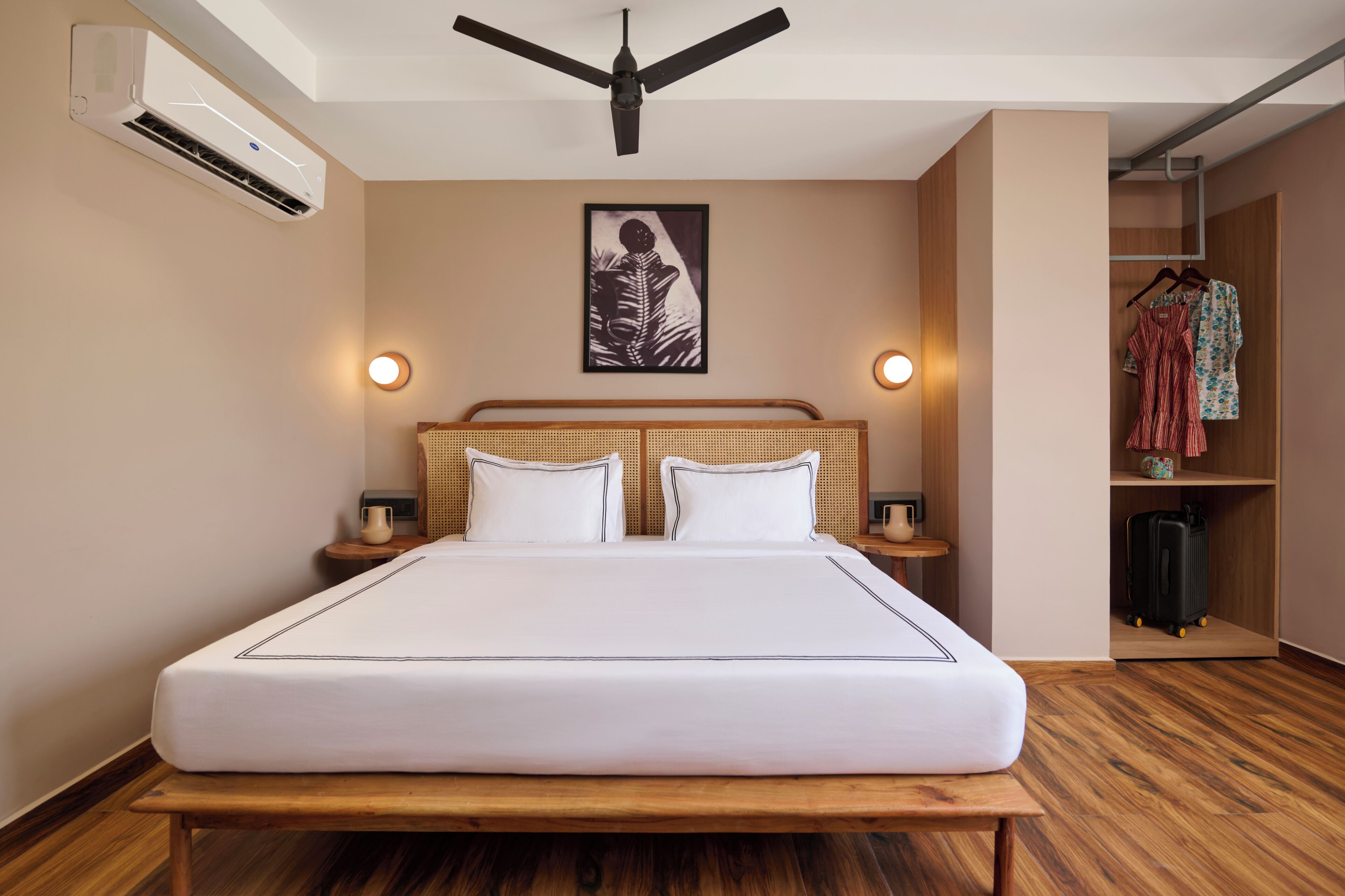Phòng Superior | Bộ đồ giường cao cấp, minibar, két bảo mật tại phòng, bàn 
