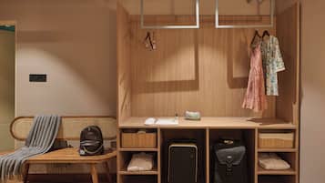 Superior Twin Room | Wardrobe