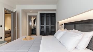 3 bedrooms, in-room safe, desk, blackout curtains