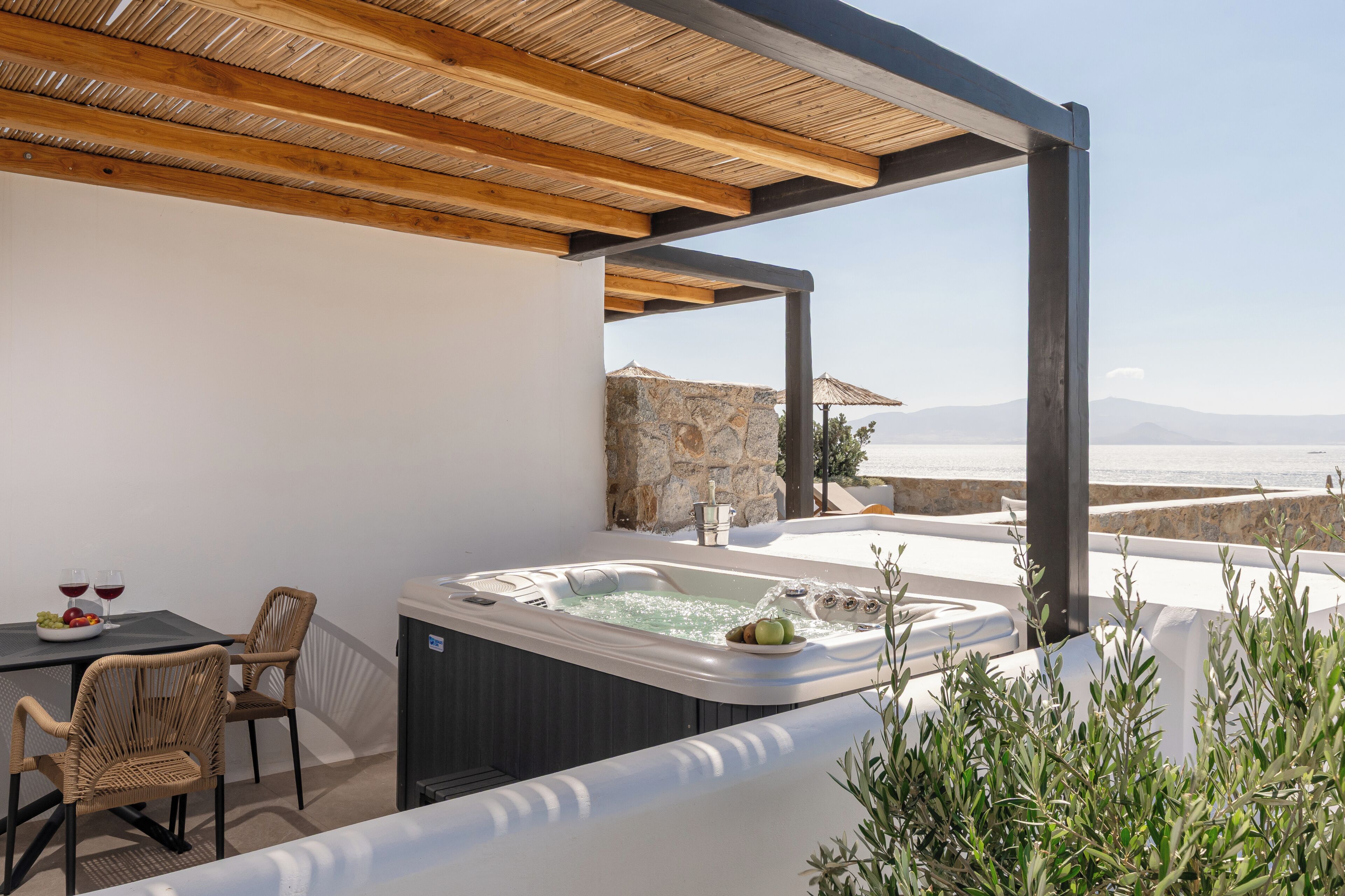 Suite, vistas al mar | Balcón
