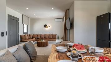 LITHIA I - 2 Bedroom Villa Private Pool | Dining room