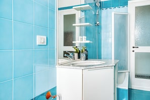 Comfort Apartment, City View | Bathroom