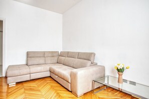 Căn hộ tiện nghi đơn giản, quang cảnh thành phố | 1 phòng ngủ, truy cập Internet không dây miễn phí 