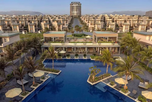 Charming 3-bedroom villa with Private Pool & Beach in Wyndham Resort Cam Ranh