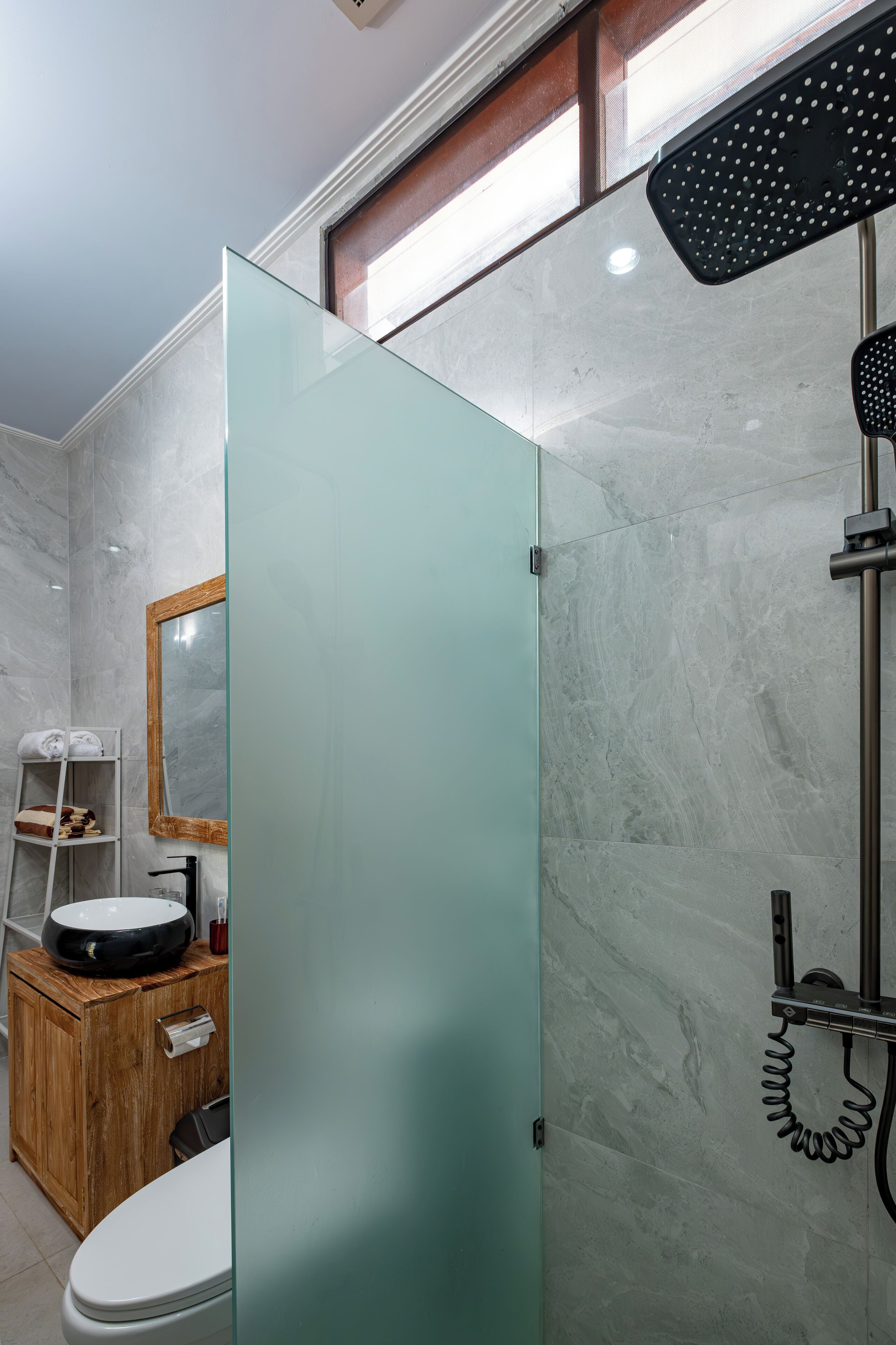 Studio Pool Access | Bathroom