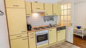 Kühlschrank, Ofen, Herdplatte, Geschirrspüler