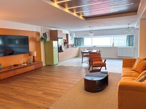 Smart TV, books, stereo - Le Cozy Loft - 115m2 - 4 pers - All comforts in the heart of Saint-Lô (Saint-Lô)