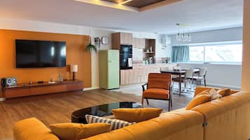 Smart TV, books, stereo