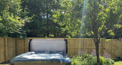 Leck Beck Loft one bed luxury apartment, private garden, dining area & Hot Tub.