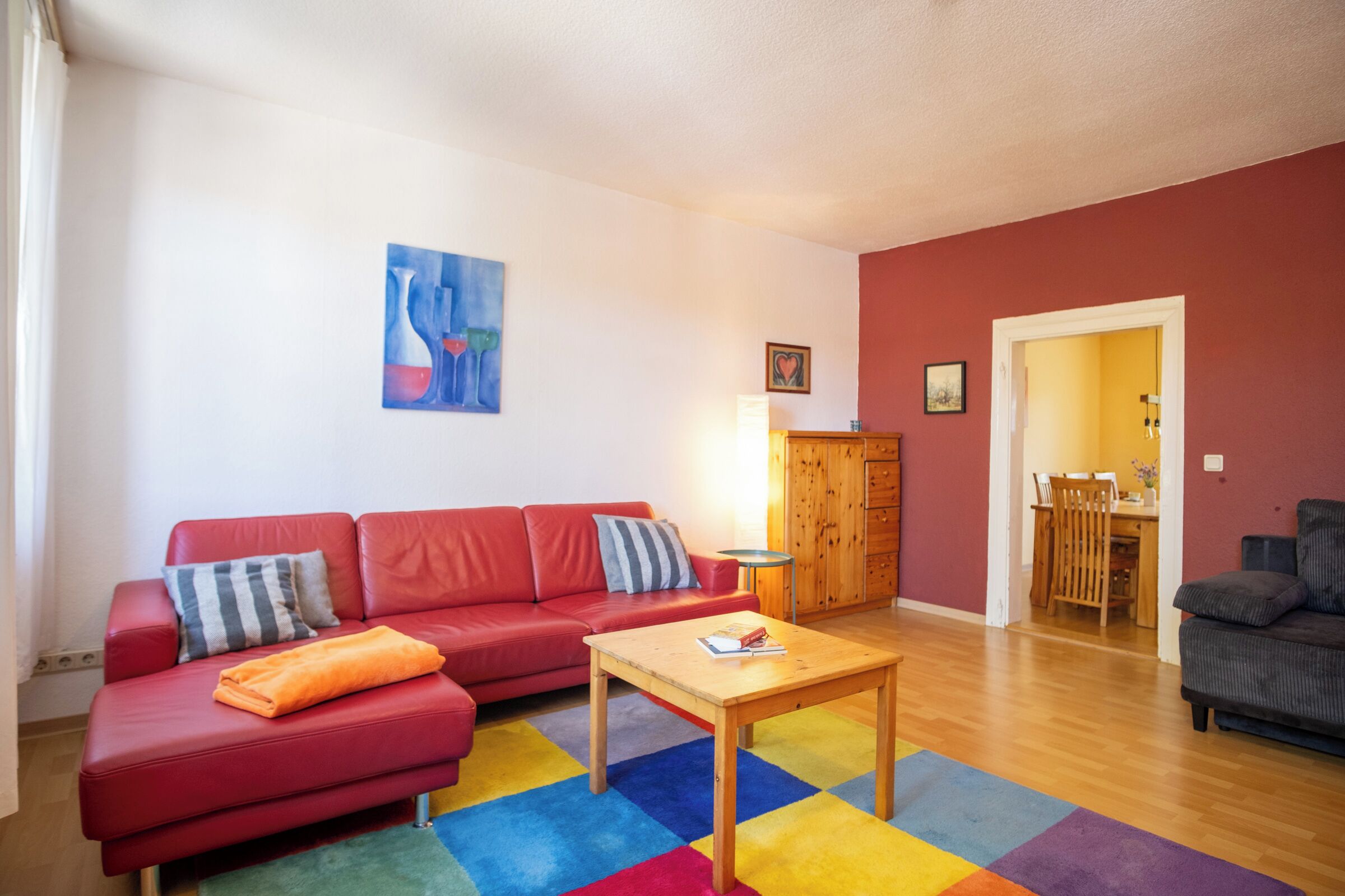 Fernseher, Kamin, Bücher