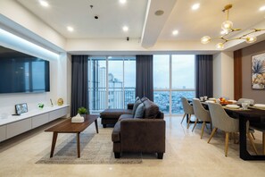 Deluxe Penthouse | Living area | Flat-screen TV - Morich Suites Penthouse (Jakarta)