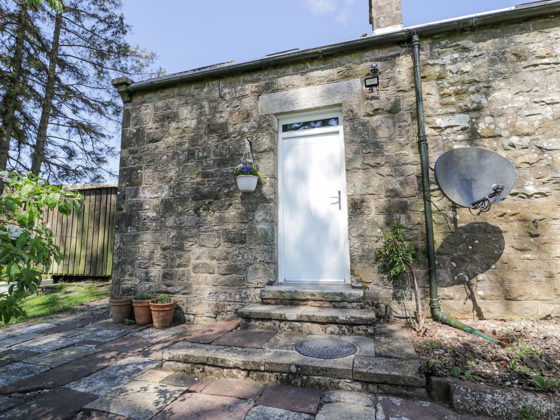 المنطقة المحيطة بال منشأة